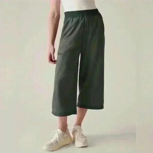 ATHLETA WOMENS GREEN TRIUMPH HYBRID WIDE LEG CROP MEDIUM